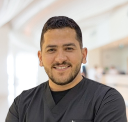 د/عمرو غنيم - طبيب أسنان عام